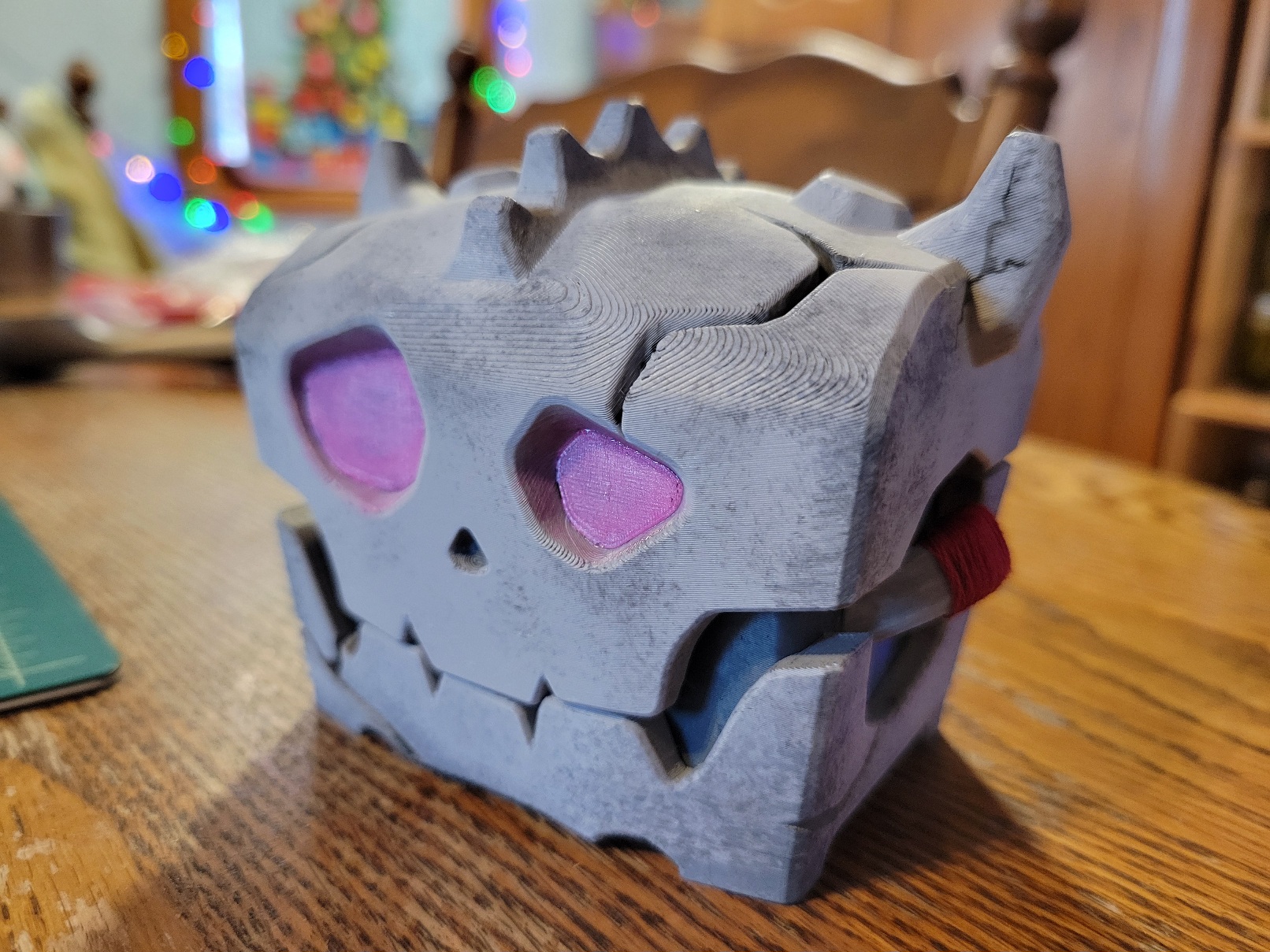 the chest seen from the front, fully closed